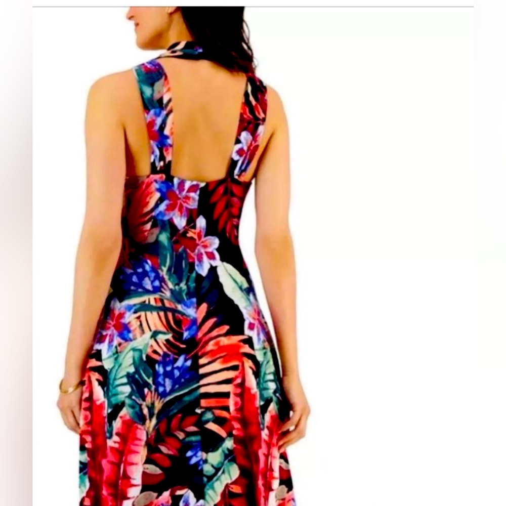 CONNECTED APPAREL MAXI DRESS NWT
DEEP TROPICAL COLORED THEME/ V-NECK
SUPER SEXY